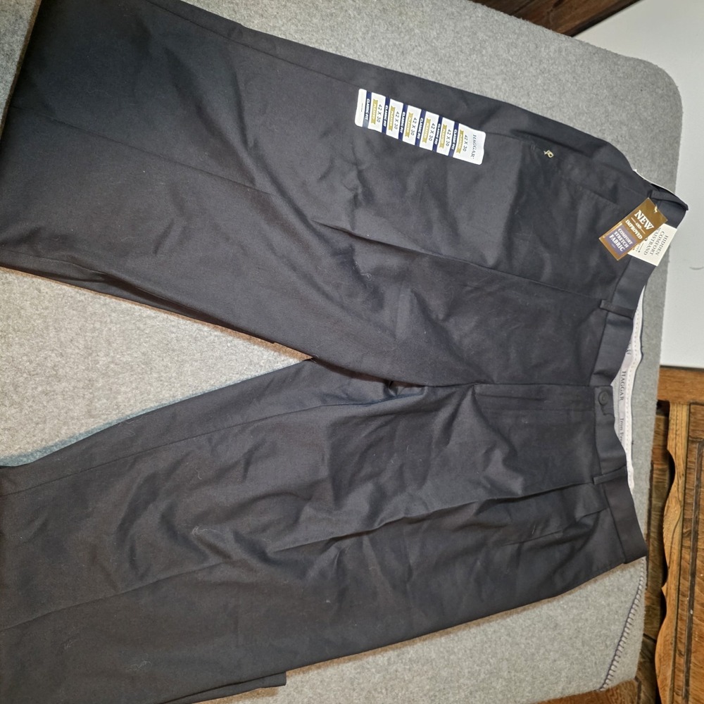 Haggar Iron Free 42x30 Iron Free Premium Khaki Pants Pleated Classic Fit Sku: G2